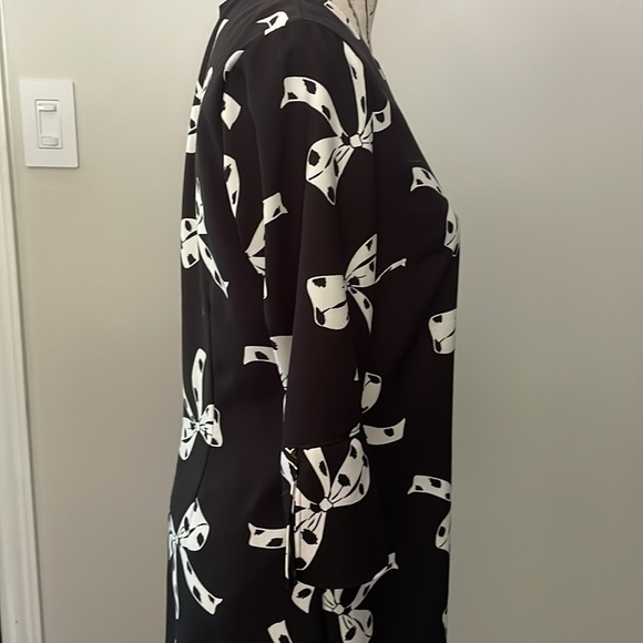 BEAUTIFUL BLACK AND WHITE BOW SHIFT DRESS - Picture 3 of 7